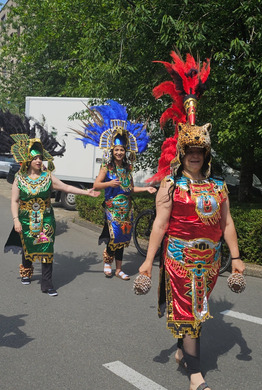 Percussie-act tijdens een straatevenement