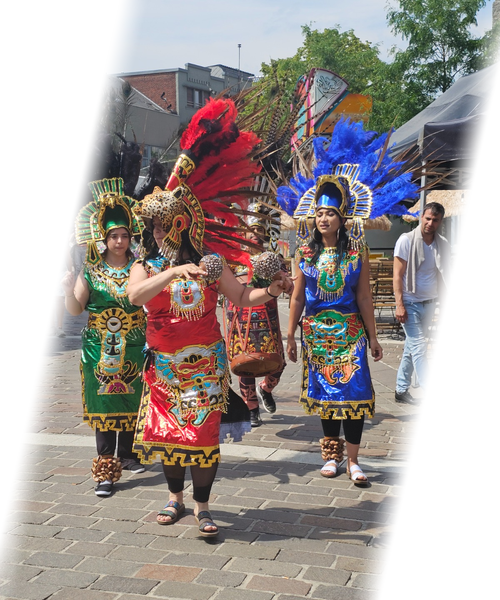Percussie-act tijdens een straatevenement