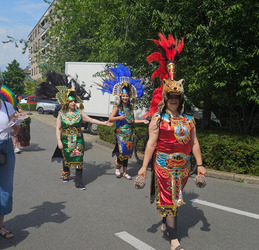 Percussie-act tijdens een straatevenement