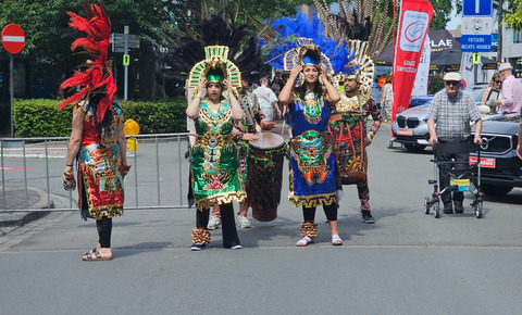 Percussie-act tijdens een straatevenement