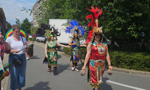 Percussie-act tijdens een straatevenement